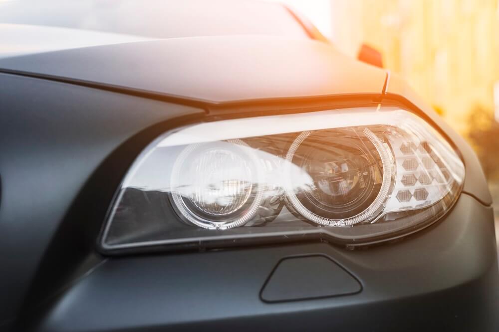 Tienes bien reguladas las luces del coche?